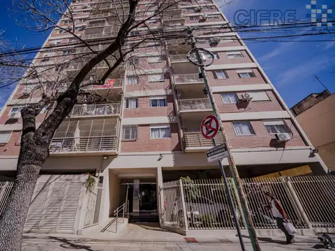 Departamento 2 ambientes con balcón y cochera fija en Villa Pueyrredón.