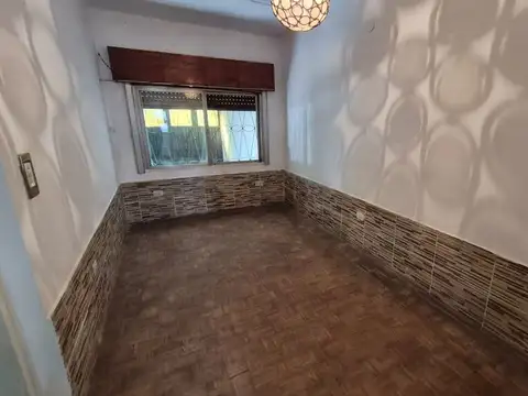 Casa 4 ambientes con 1 baño