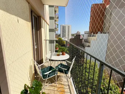 VENTA DEPARTAMENTO 4 AMBIENTES  BARRIO DE NUÑEZ PISO ALTO. DOS BALCONES. EXCELENTE ESTADO. BAÑO Y TOILETTE. 90m2