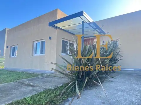 Casa 4 ambientes con 2 baños