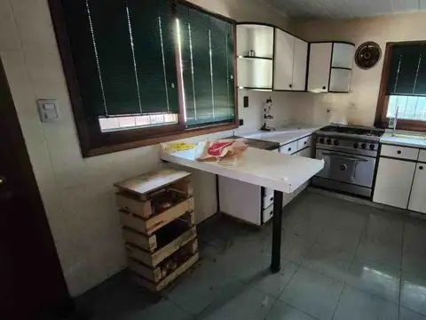 Casa 6 ambientes con 4 baños