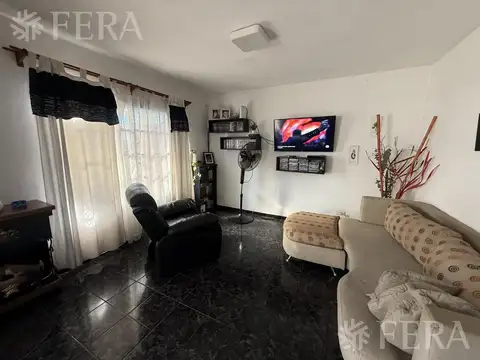 Casa en Venta con 3 cocheras