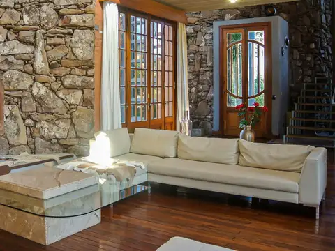 Casa en Alquiler Temporal con 2 cocheras