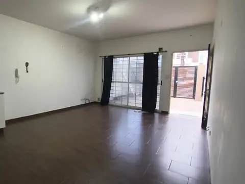Depto Tipo Casa en Alquiler de 1 dormitorio