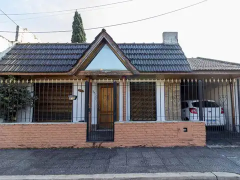 VENTA CASA 5 AMBIENTES HAEDO CON QUINCHO Y COCHERA