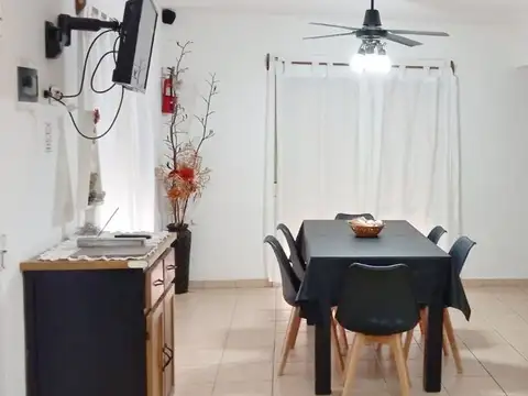 Casa 8 ambientes con 4 baños