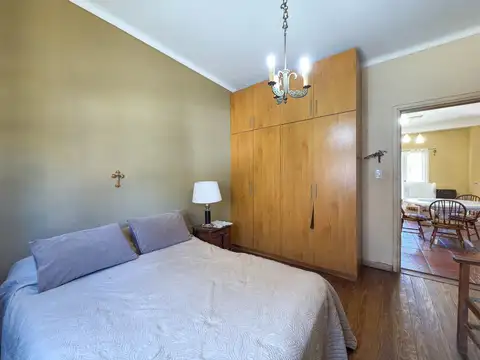 VENTA CASA CON 2 DEPTOS, SEMICENTRO DE TANDIL