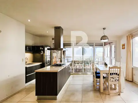 Av. Libertador 2100, Piso 2