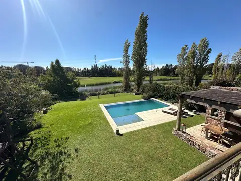Casa de 5 dormitorios en venta sobre el golf de Nordelta