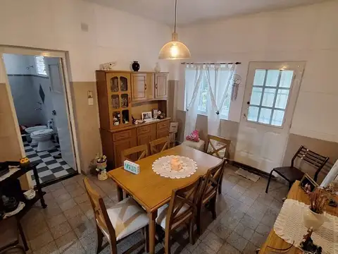 Casa 5 ambientes con 2 baños