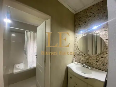 Casa 5 ambientes con 4 baños
