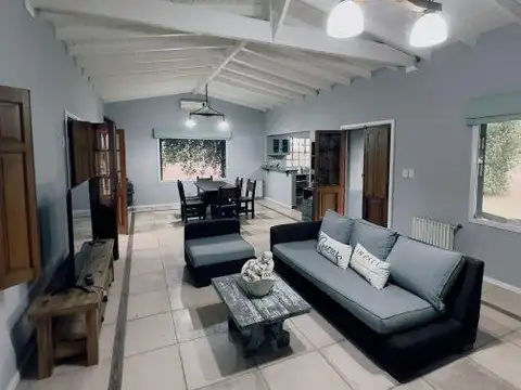Casa 5 ambientes con 1 baño