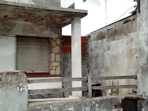 Florida - Casa a reciclar completamente - cerca de maipú. a metros de Hipólito Yrigoyen y Hospital Vicente López