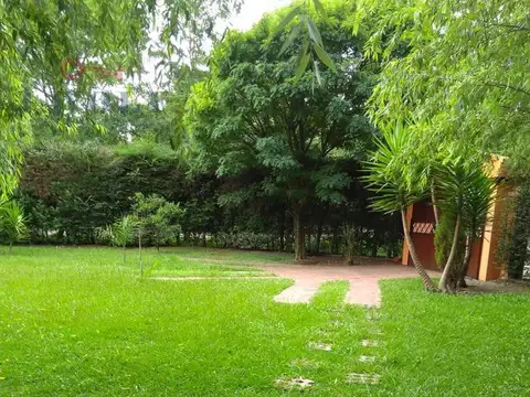 Casa en Venta con 3 cocheras