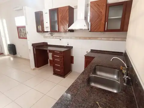 VENTA CASA 2 DORMITORIOS MAS DEPARTAMENTO ALBERDI