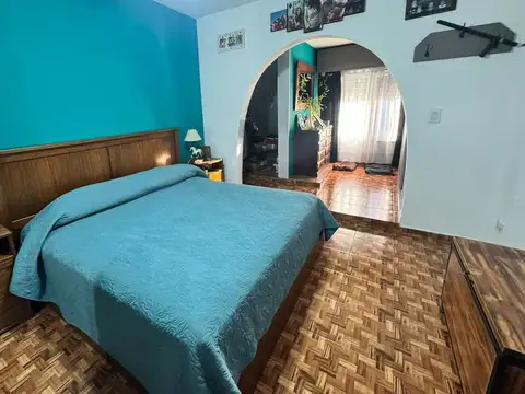 Casa 7 ambientes con 2 baños