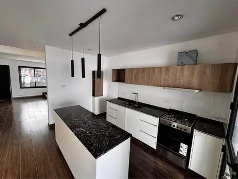 Casa 3 ambientes con 2 baños
