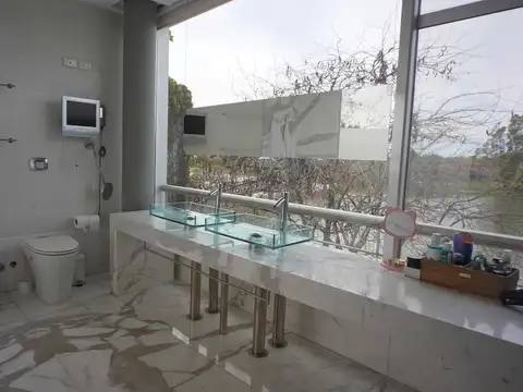 Casa en Venta con 3 cocheras