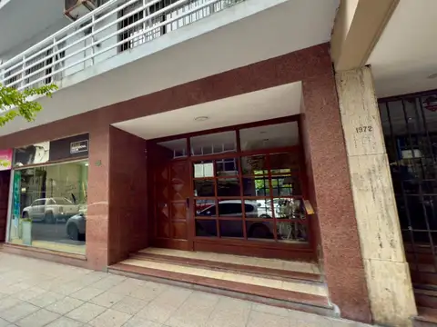 Piso de Departamento 5 Ambientes con balcón - Hipolito Irigoyen  al 1900