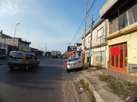 VENTA DE LOCAL CON GRAN DEPÓSITO Y VIVIENDA, MORÓN SUR, 2 PLANTAS, OPORTUNIDAD