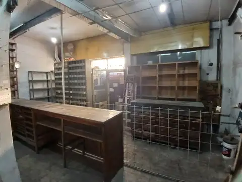 VENTA DE LOCAL CON GRAN DEPÓSITO Y VIVIENDA, MORÓN SUR, 2 PLANTAS, OPORTUNIDAD