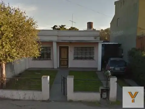 Casa en venta - 3 Dormitorios 2 Baños - Hurlingham