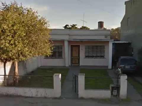 Casa en venta - 3 Dormitorios 2 Baños - Hurlingham