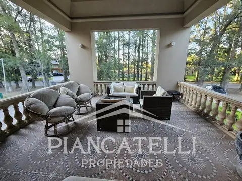 Casa 6 ambientes con 5 baños