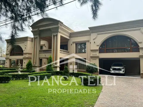 Casa en Venta con 4 cocheras