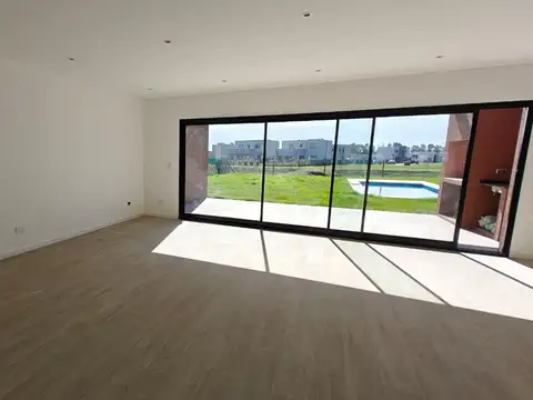 Casa en Venta en Pilar Del Este, USD 180.000