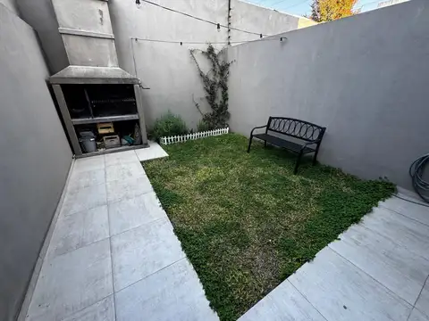 Hermoso PH planta baja, cochera, jardín, 2 ambientes!
