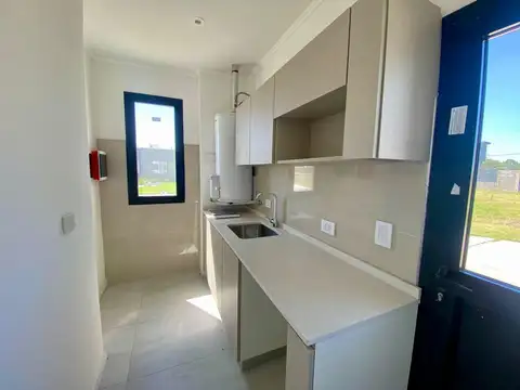 Casa 4 ambientes con 2 baños