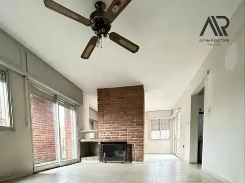 CASA VENTA. CARRASCO SUR.  PH DE ALTOS. C/ GARAJE Y JARDIN DE USO EXCLUSIVO,