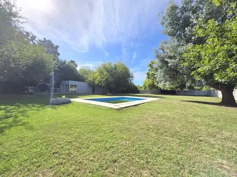 Terreno en venta con departamento de 2amb y pileta
