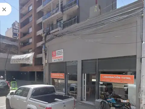 Local comercial 300 M2 vidriado.