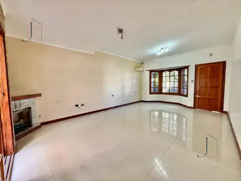 Depto Tipo Casa 4 ambientes con 2 baños