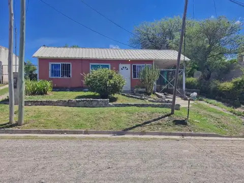 LOTE CON DOS VIVIENDAS PREFABRICADAS EN SALDÁN