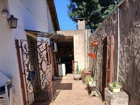 Casa 4 ambientes con 1 baño