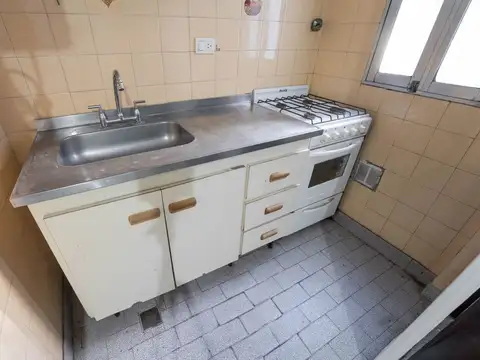 Venta PH 2 ambientes patio Balvanera