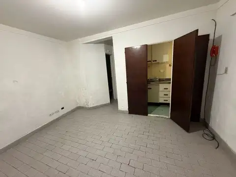 Venta PH 2 ambientes patio Balvanera