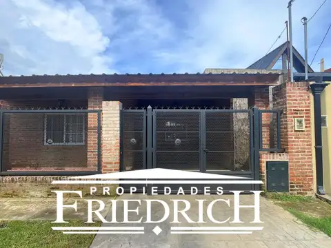 CASA DE AMBIENTES AMPLIOS Y BUENA UBICACIÓN