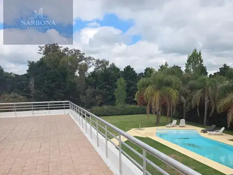 Casa 9 ambientes con 6 baños