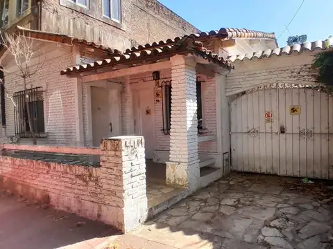 Casa en venta en el bajo de San Isidro, lote propio.