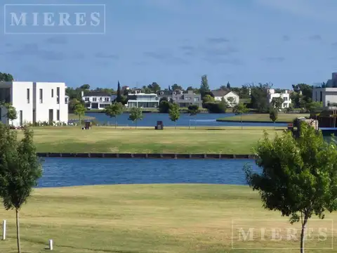 Lote al agua en venta en el barrio Los Puentes, Nordelta