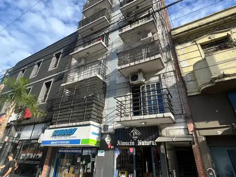 Alquiler Departamento De 2 Ambientes Al Contrafrente Con Balcón En Liniers