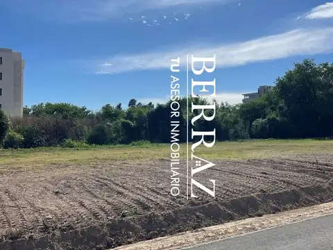 Lote venta de 300,28 m2 en barrio El Roble Pilar Acceso KM 38,5