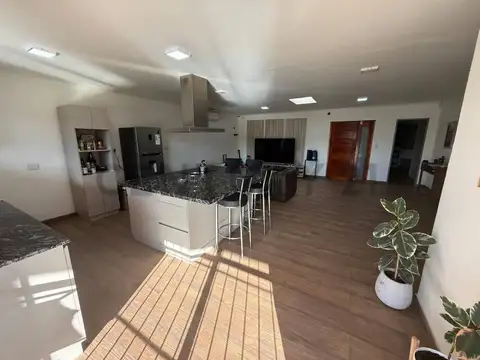 CASA 4 AMBIENTES OLIVERA LUJAN