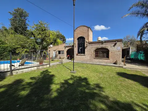 Casa Quinta 3 ambientes con parque, quincho y pileta en Villa de Mayo Malvinas Argentinas