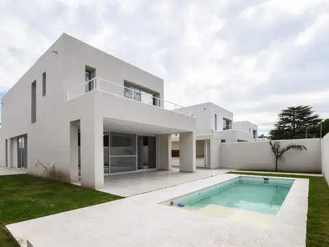 venta casa complejo 3 dormitorios fisherton