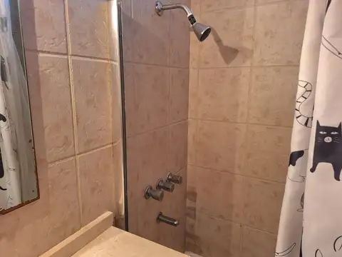 Casa 2 ambientes con 1 baño